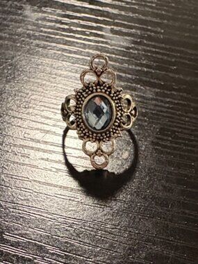 Costume jewelry ring with bluestone women’s size 8
